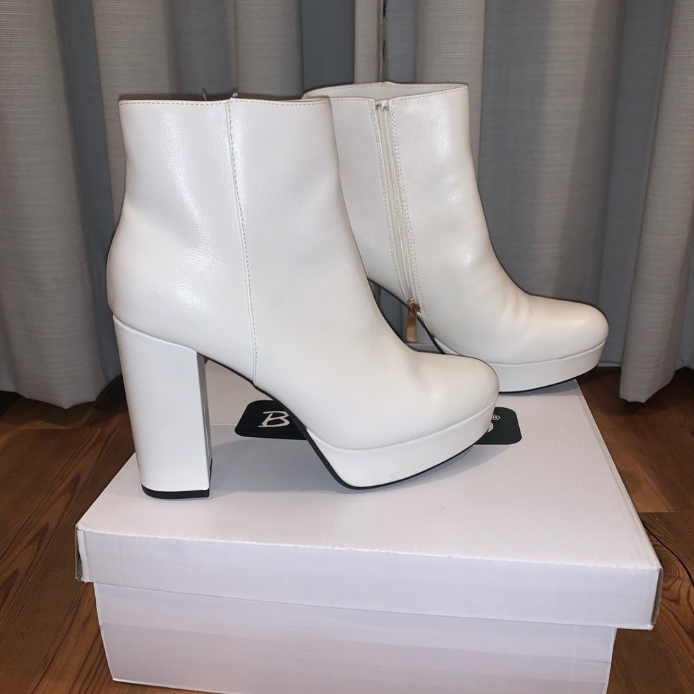 White booties. Never worn. Size 8. Love them but they don’t fit me 😥